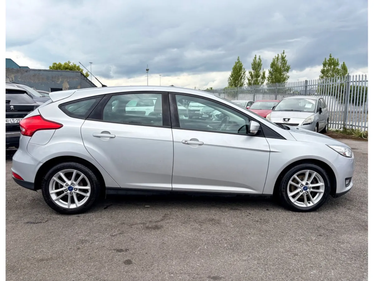 Ford Focus STYLE 1.6 TDCI  5DR - Image 4