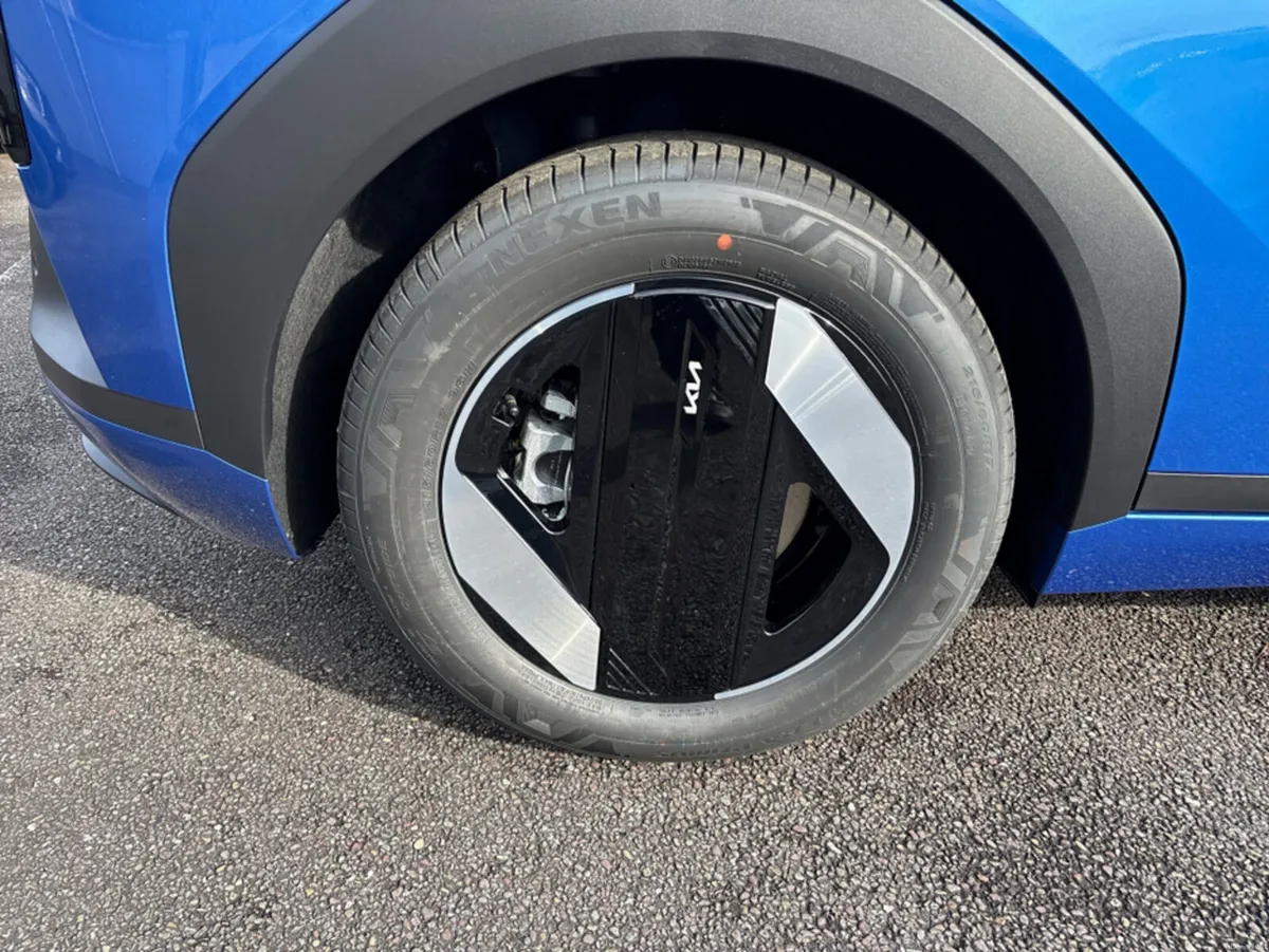 Kia EV4 EARTH 2 5DR AUTO - Image 4