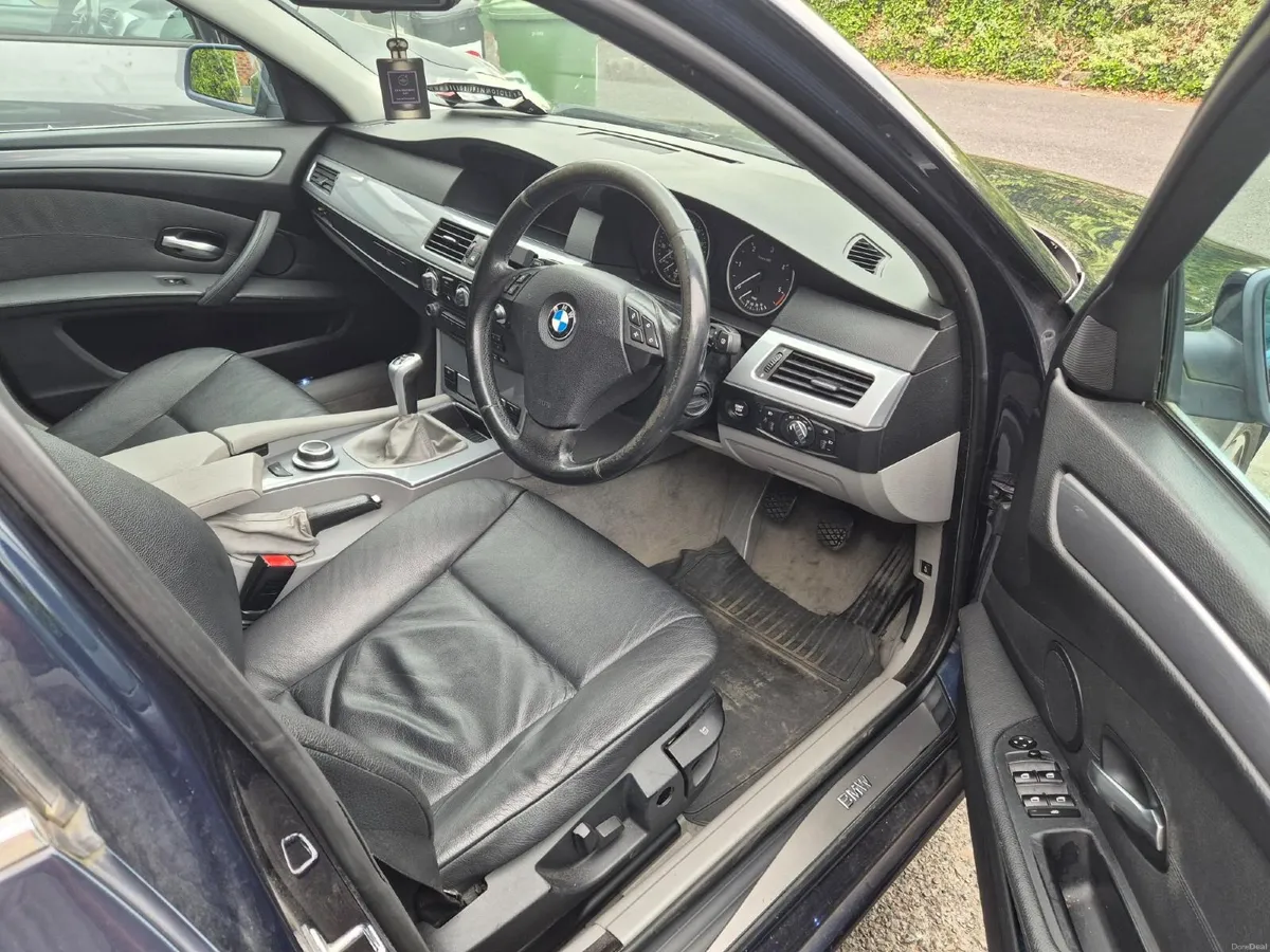 BMW 5-Series 2008 - Image 2
