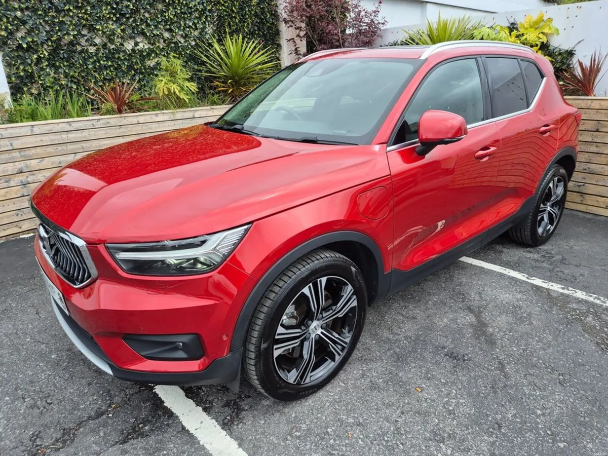 Volvo XC40 1.5 T5 PHEV / INSCRIPTION TOP SPEC WITH - Image 3