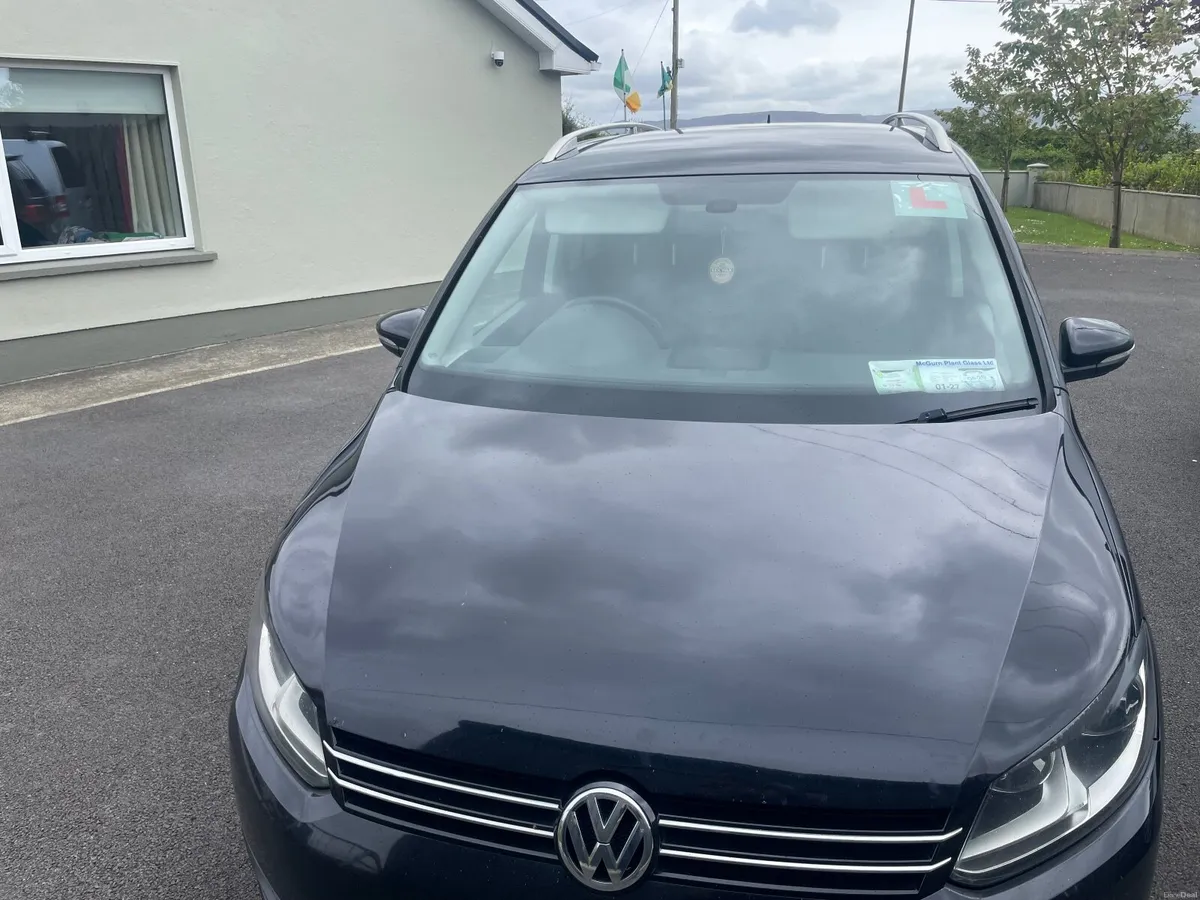 Volkswagen Touran 2011 - Image 1