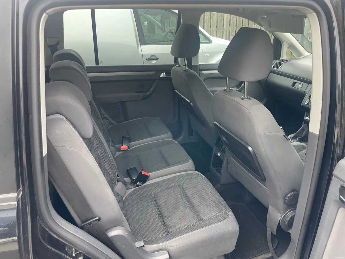 Volkswagen Touran 2011 - Image 3