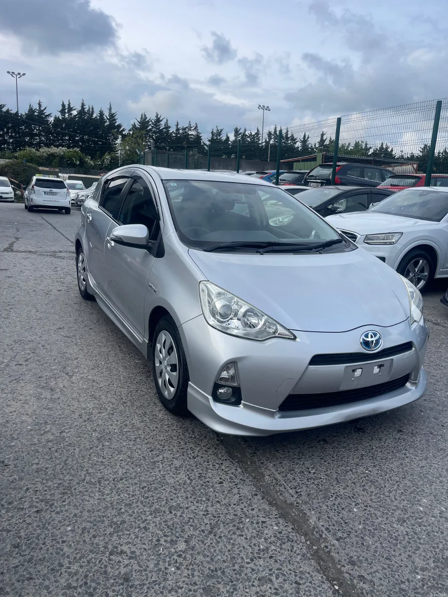 Toyota aqua hybrid automatic leather - Image 1