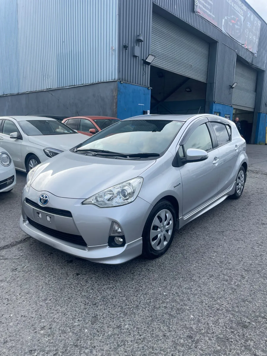 Toyota aqua hybrid automatic leather - Image 3