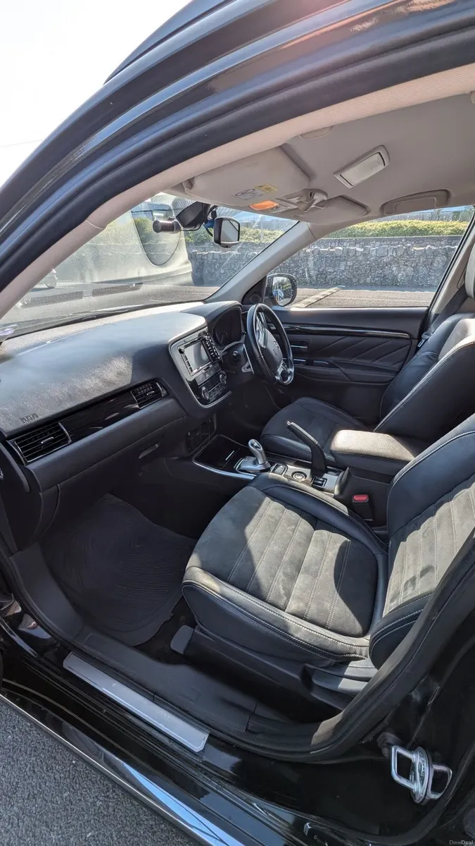 Mitsubishi Outlander 2017 - Image 2