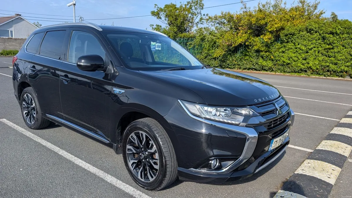Mitsubishi Outlander 2017 - Image 1