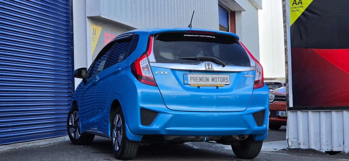 Honda Fit Hybrid Automatic - Image 3