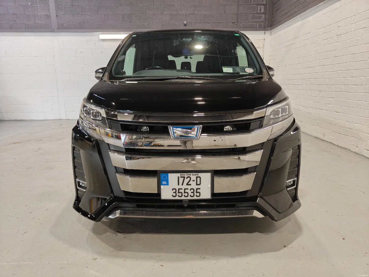 2017 TOYOTA NOAH 7 SEAT HYBRID AUTOMATIC - Image 2
