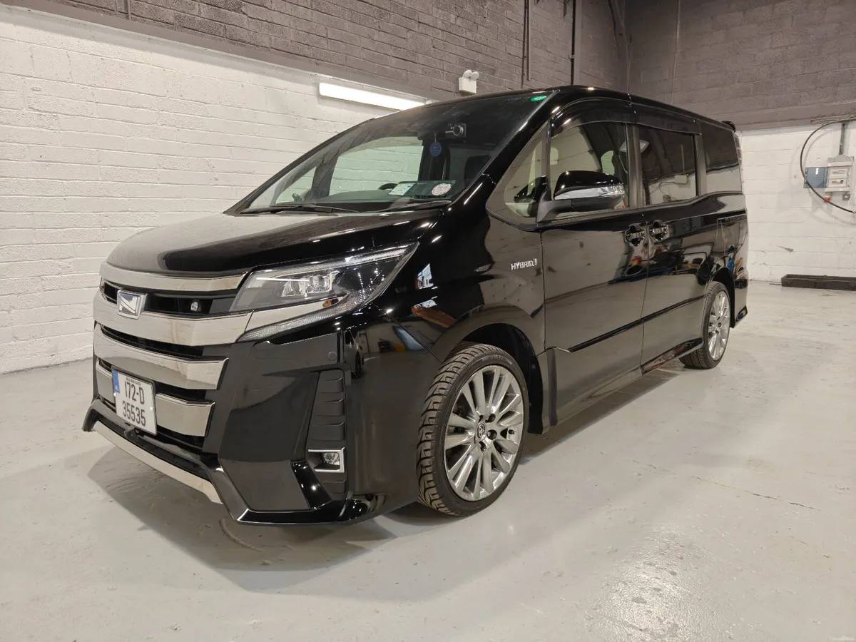 2017 TOYOTA NOAH 7 SEAT HYBRID AUTOMATIC - Image 3