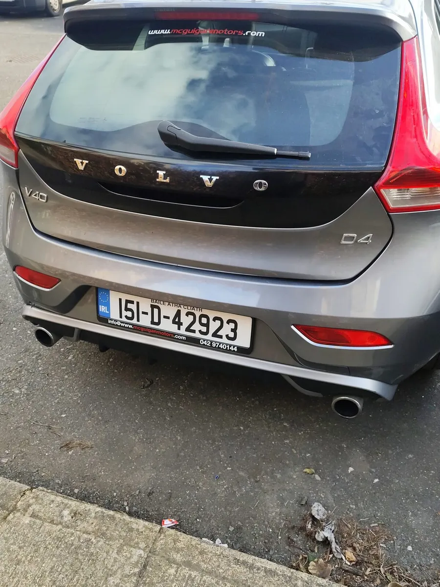 2015 Volvo V40 2.0D R Design 190HP Full Spek - Image 1