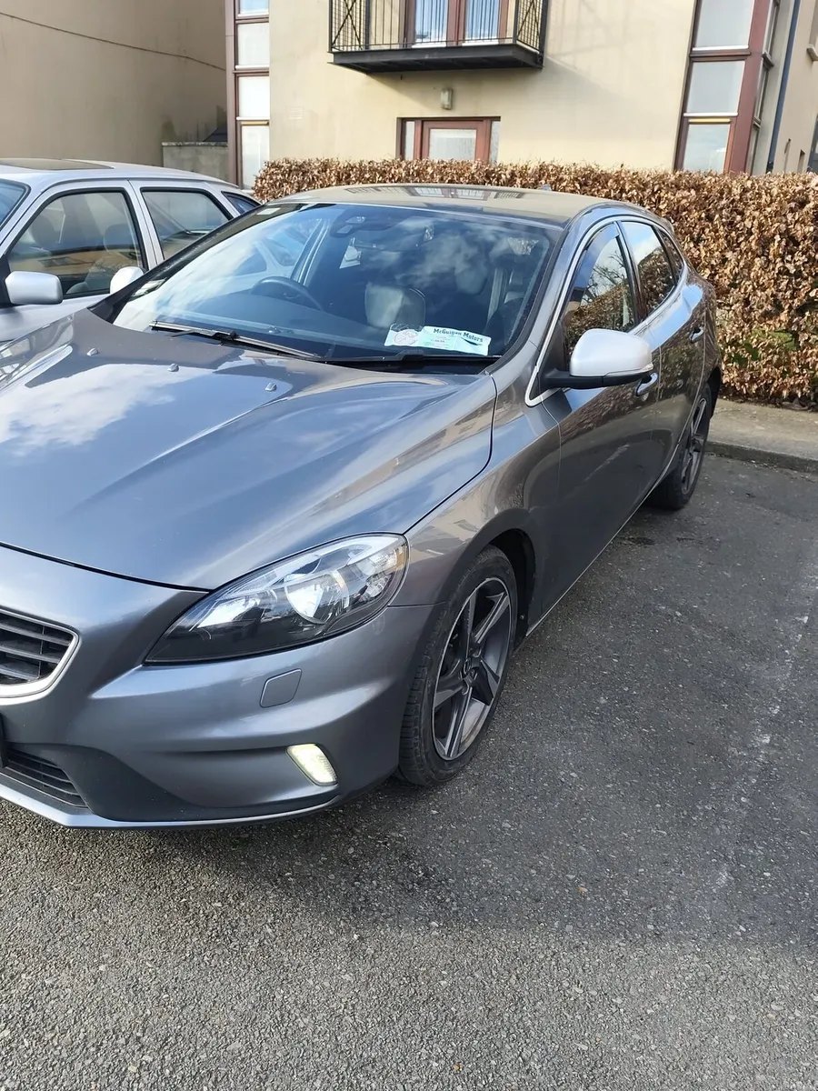2015 Volvo V40 2.0D R Design 190HP Full Spek - Image 2
