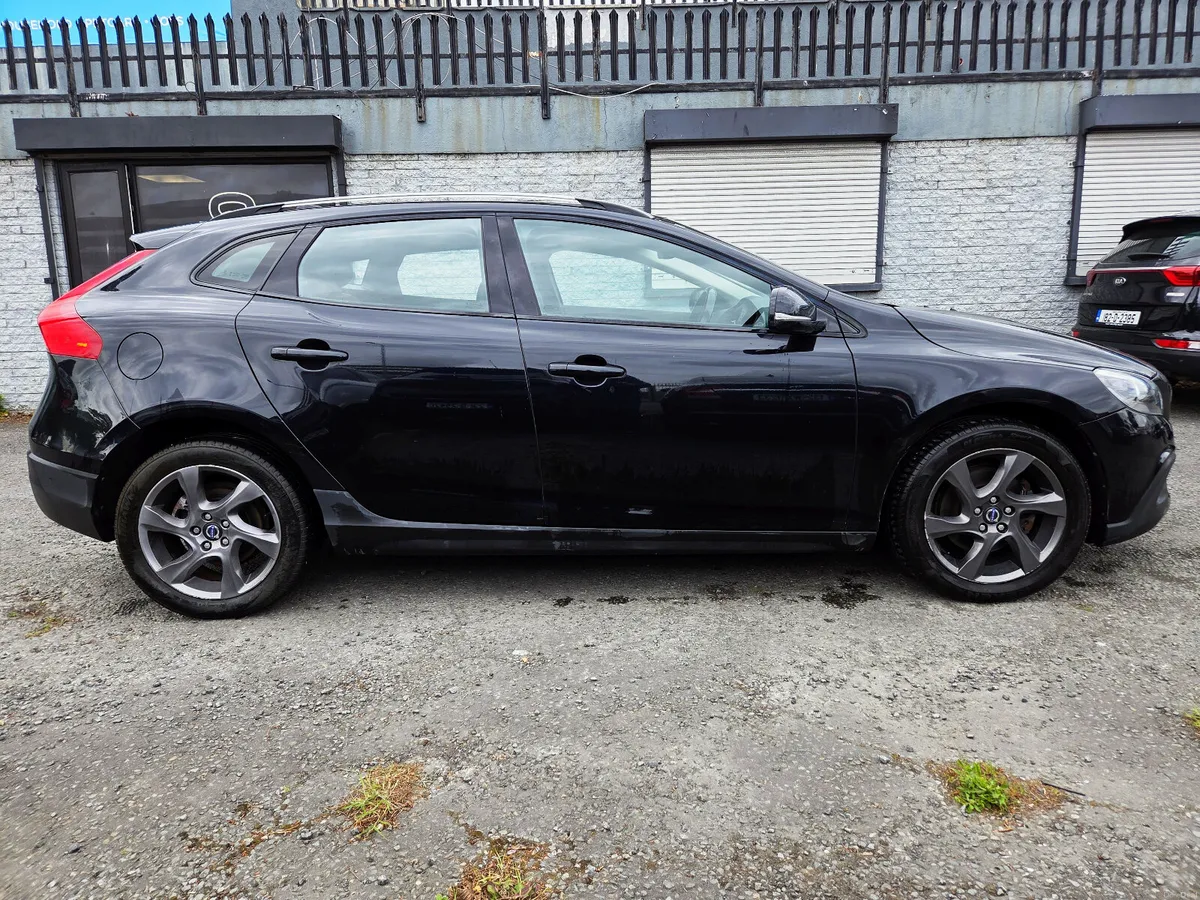 141 VOLVO V40 CROSS Automatic Warranty New NCT Cle - Image 4