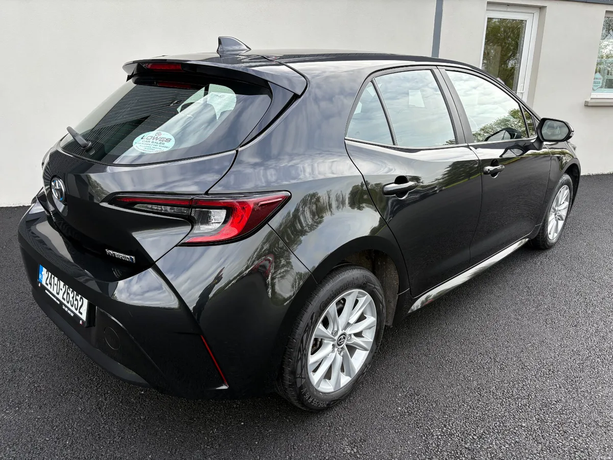 241 Toyota Corolla 1.8 Hybrid Luna Auto - Image 4