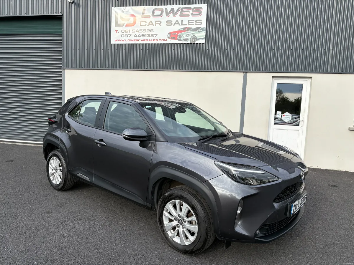 241 Toyota Yaris Cross 1.5 Hybrid Luna Auto - Image 1