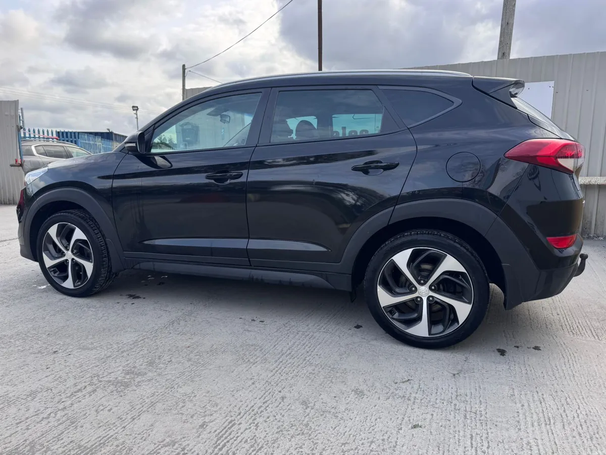 181 Hyundai Tucson 1.7D Executive One owner car - Image 4