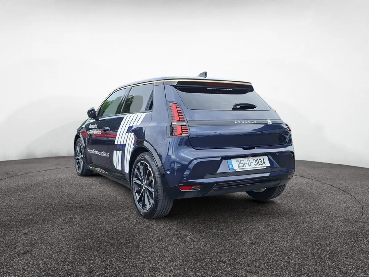 Renault 5 ICONIC 52KWH 150HP - Image 4