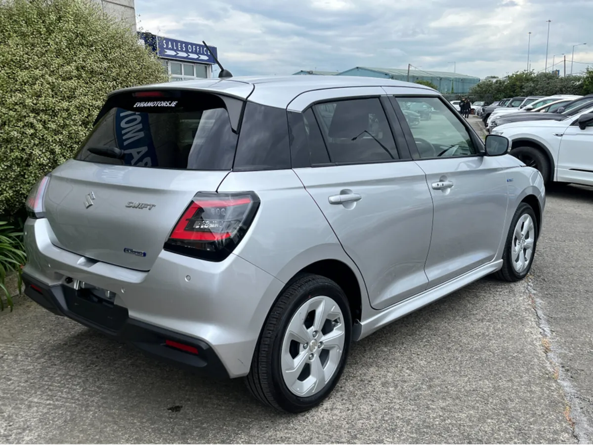 Suzuki Swift MX MHEV AUTOMATIC 1.2 PETROL //VERY L - Image 4
