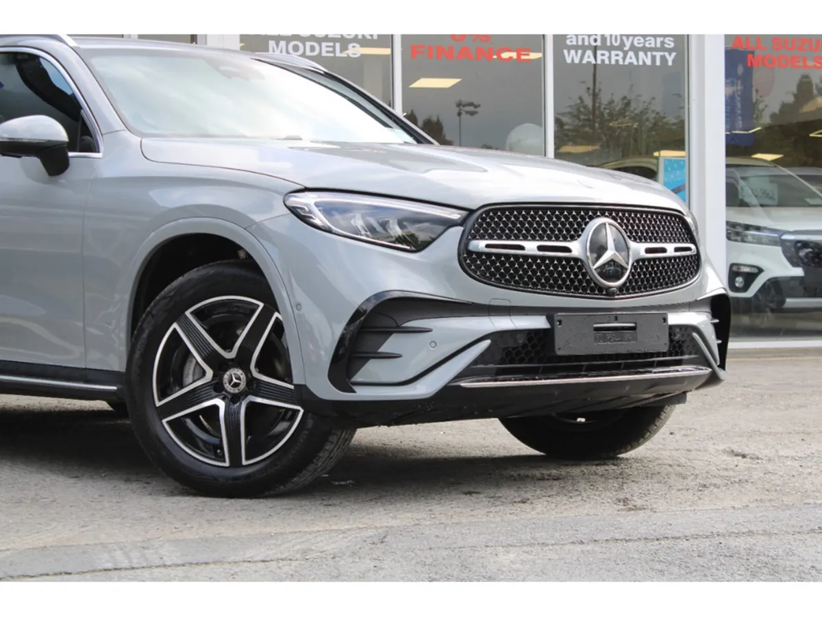 Mercedes-Benz GLC GLCE 300 AMG LINE E 4MATIC - Image 3