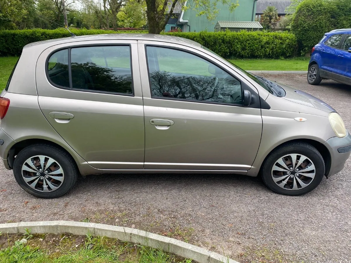 Toyota Yaris 2004 - Image 2
