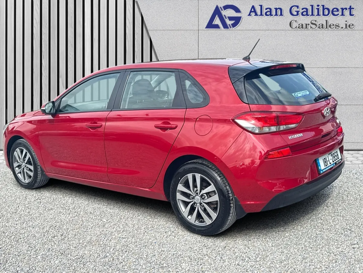 Hyundai i30 I 30 DELUXE 5DR - Image 2