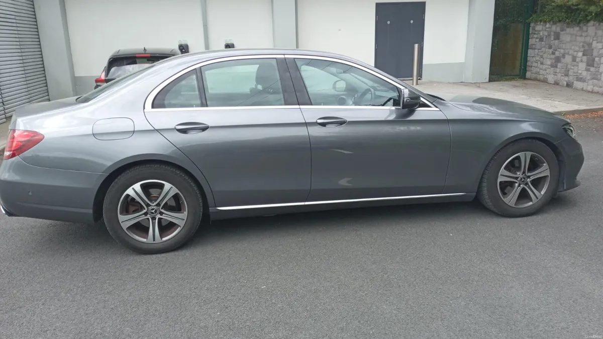 MERCEDES-BENZ E CLASS E220D/2019/2.0 DIESEL/AUTO - Image 4