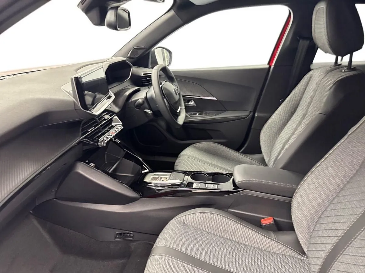 Peugeot 2008 1.2 HYBRID ALLURE *IN STOCK* € PER WE - Image 2