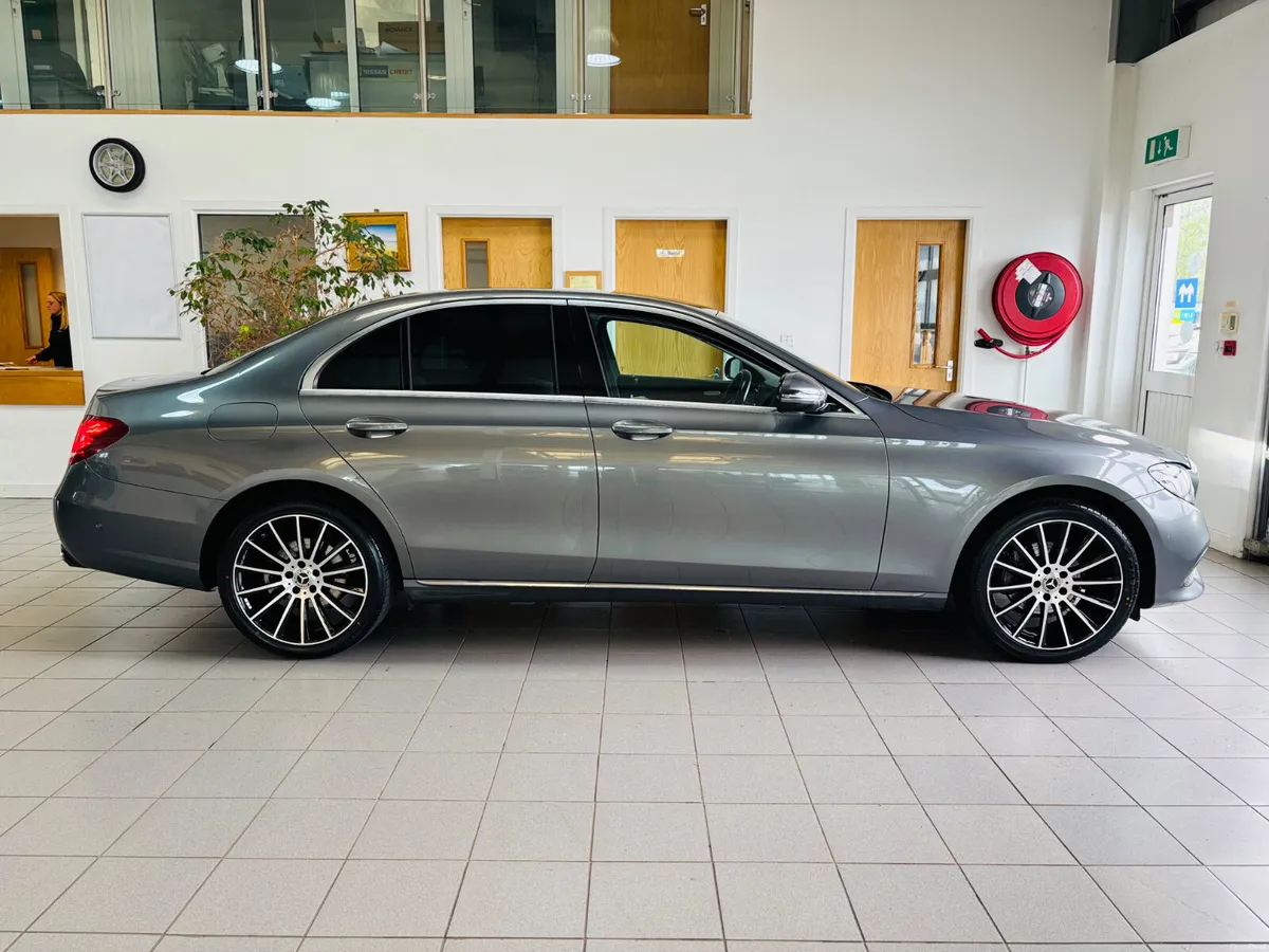 Mercedes-Benz E-Class 2020 - Image 3