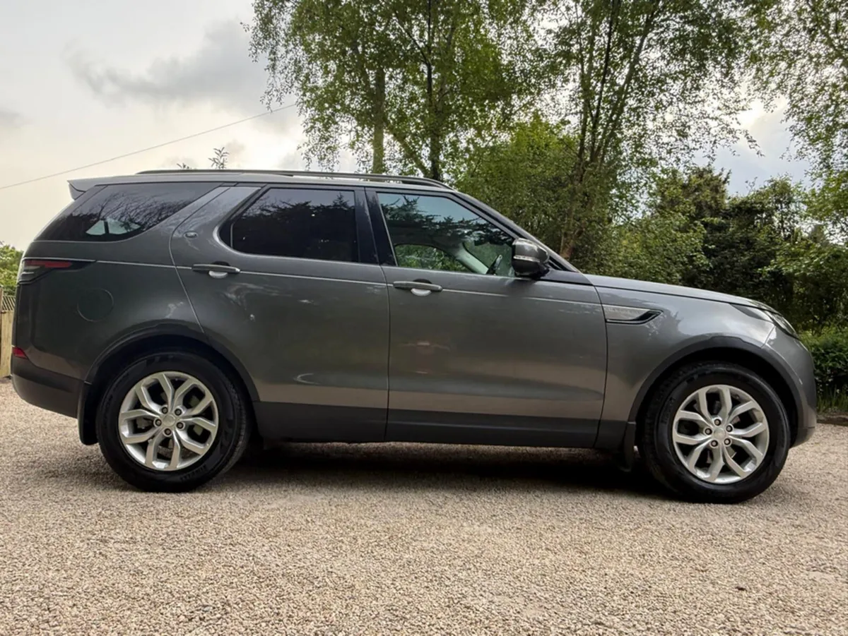 Land Rover Discovery 7 Seat 2.0 TD4 SE *Panoramic - Image 4