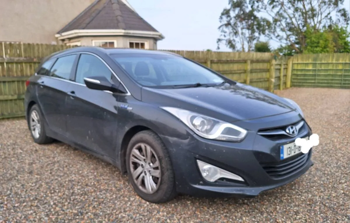 131 HYUNDAI i40 Estate read and look - Image 3