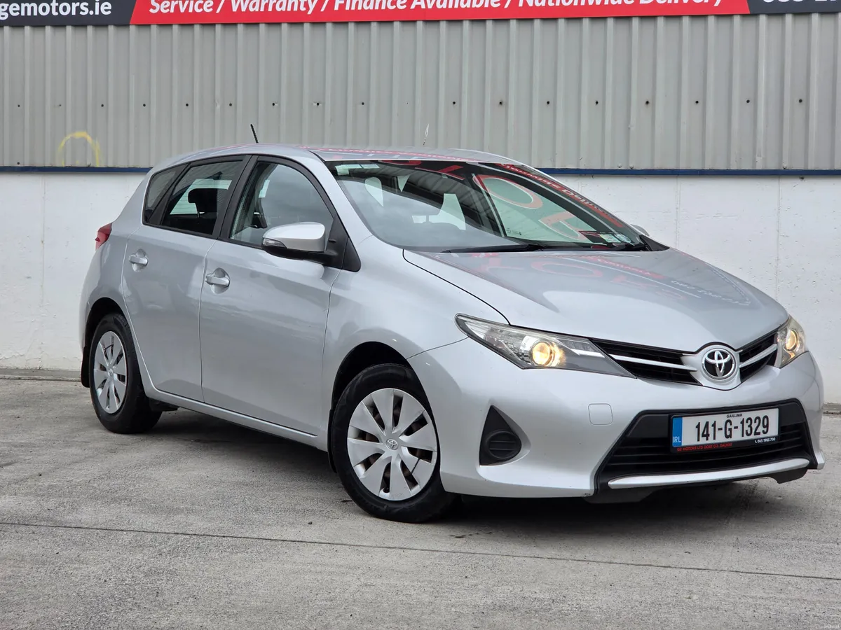 Toyota Auris 2014 - Image 2