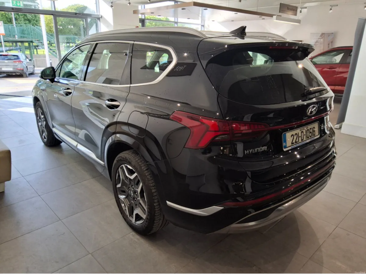 Hyundai Santa Fe EXEXUTIVE 4WD **PLUG IN HYBRID** - Image 2