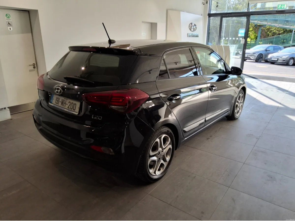 Hyundai i20 ACTIVE DELUXE PLUS 5DR - Image 2