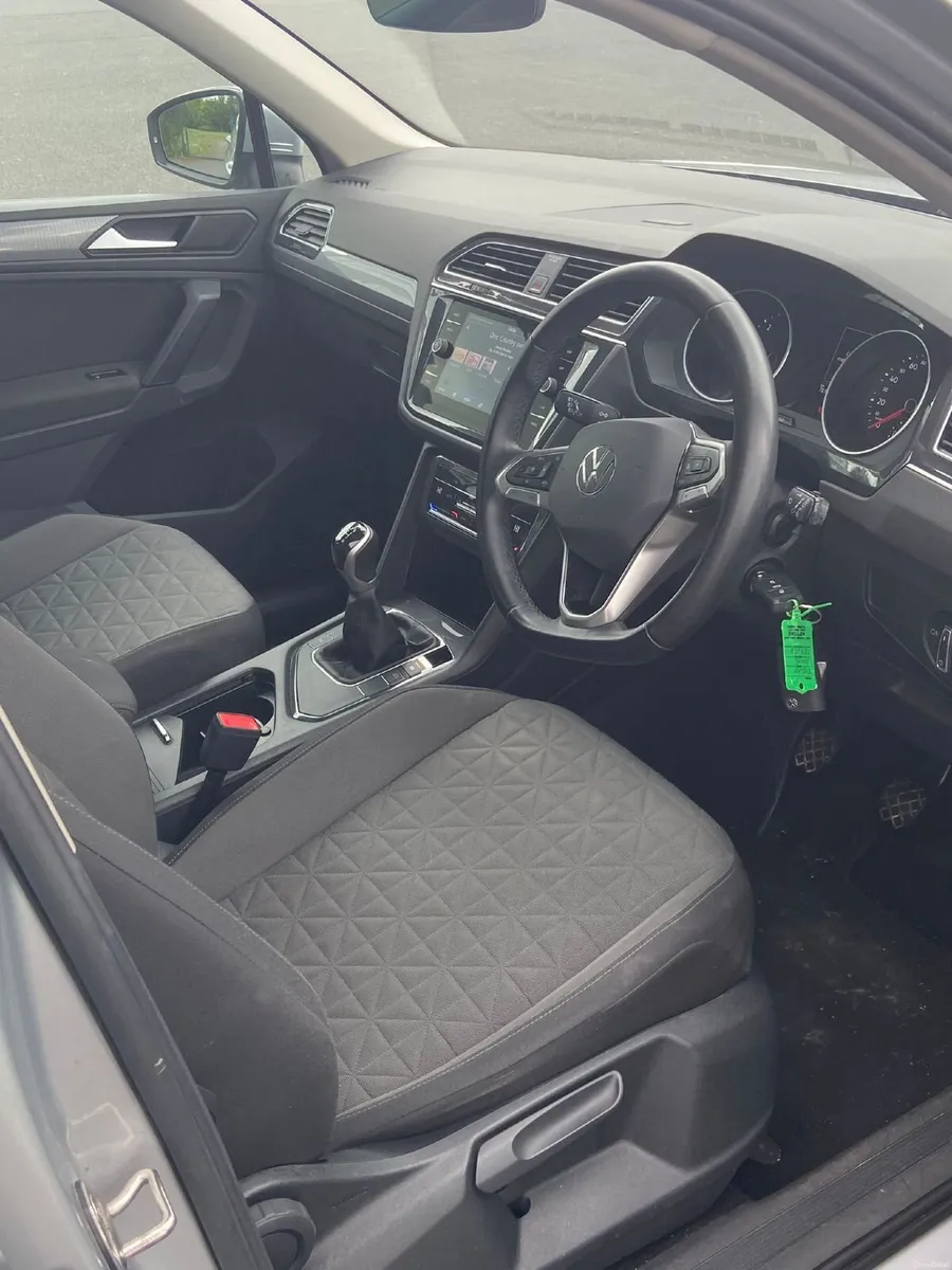 Volkswagen Tiguan 2021 - Image 2