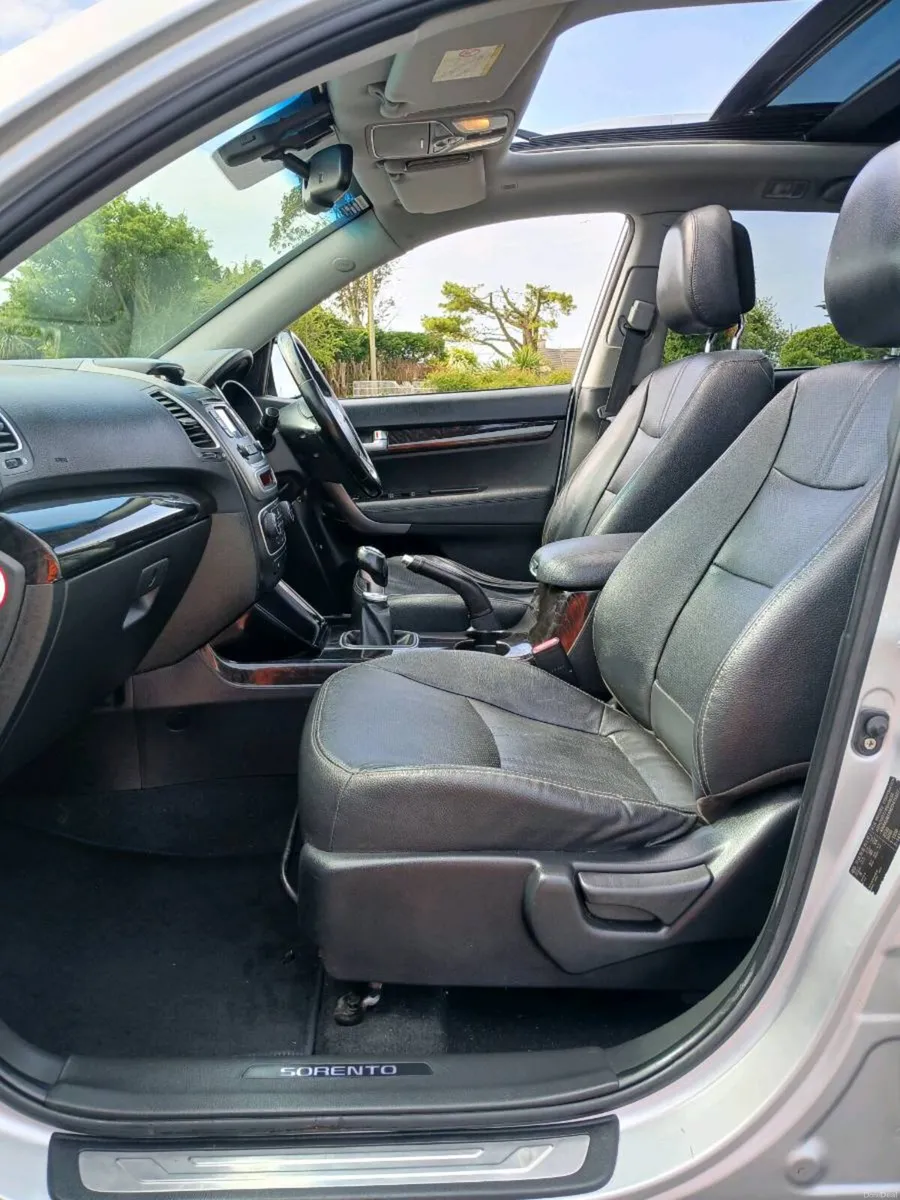 TOP SPEC 4X4 7 SEATER FULL LEATHER CHEAP TAX - Image 4