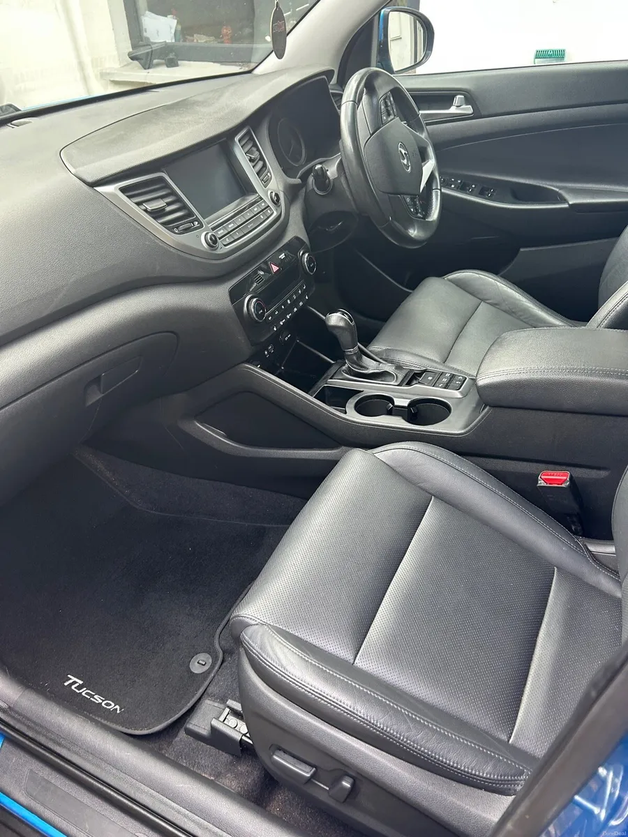 Hyundai Tuscon automatic - Image 4