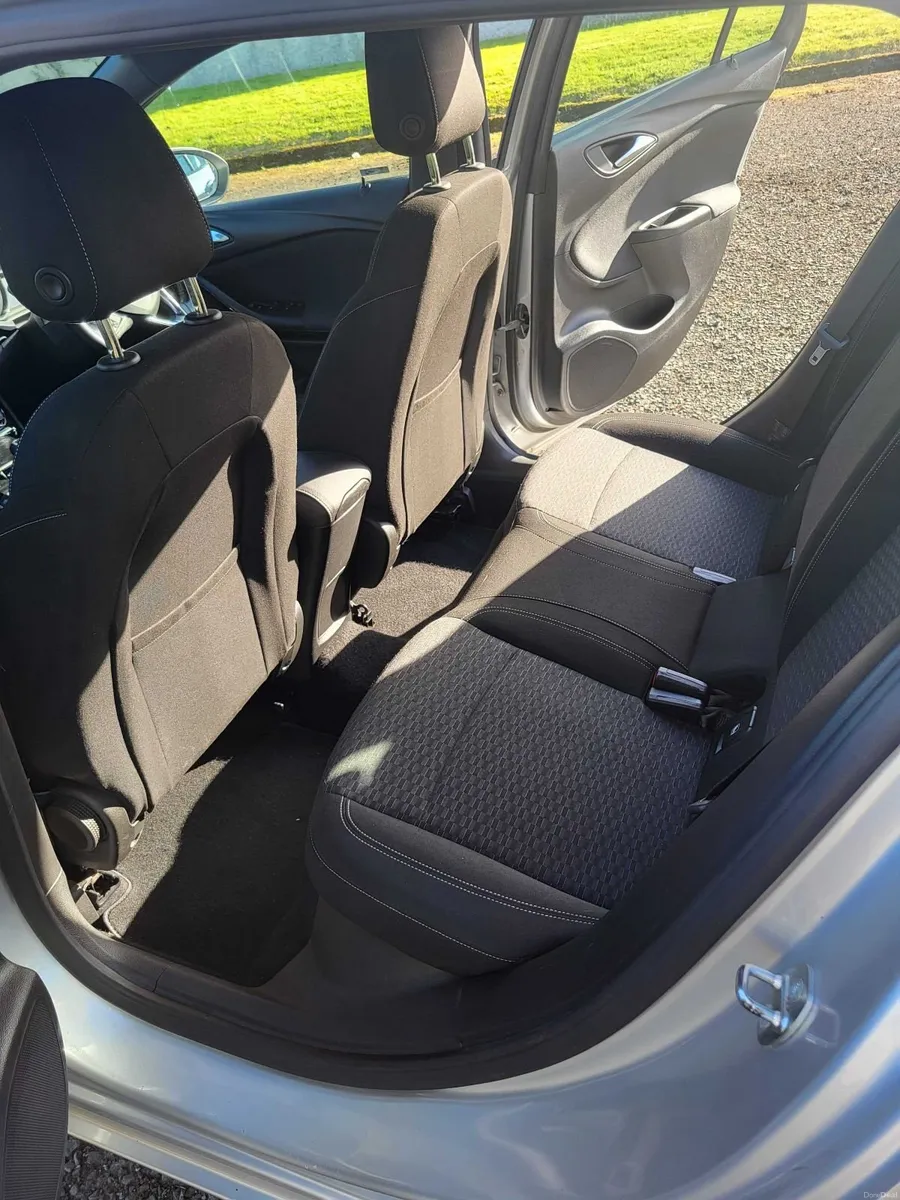 2017 Vauxhall Astra SRi 1.4 Turbo Estate – Auto - Image 5