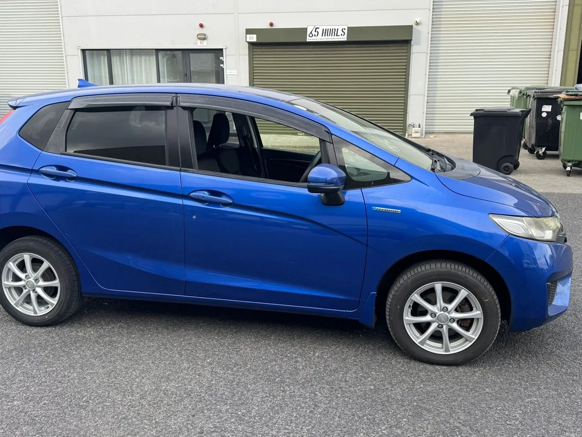 Honda fit Auto Hybrid 2015 - Image 3