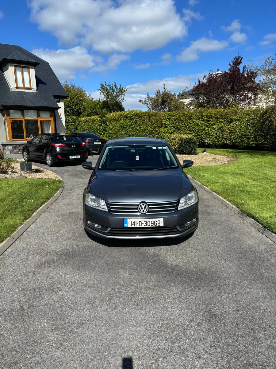 2014 Volkswagen Passat - Image 1