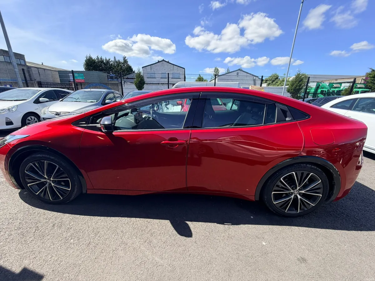 2023 Toyota Prius Z Pack Top Line - Image 2