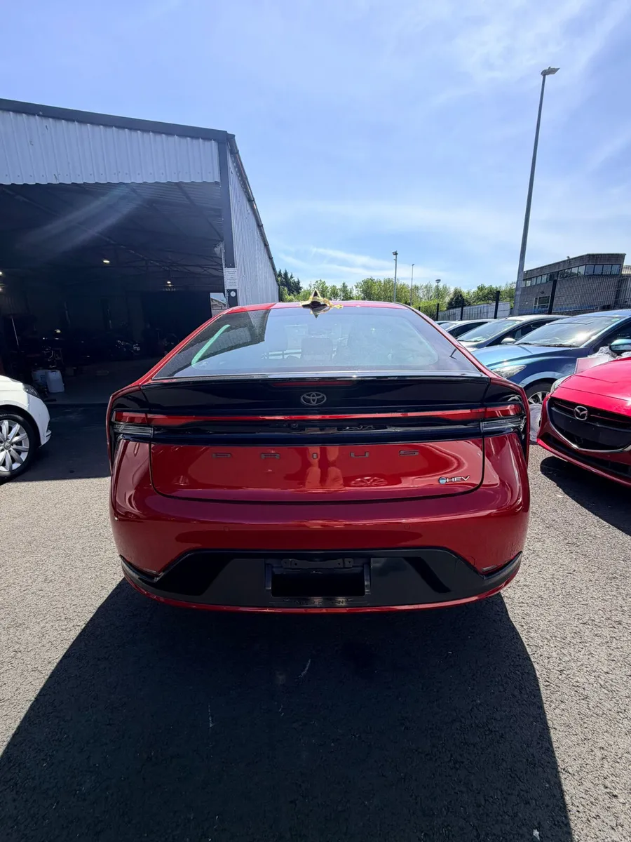 2023 Toyota Prius Z Pack Top Line - Image 4