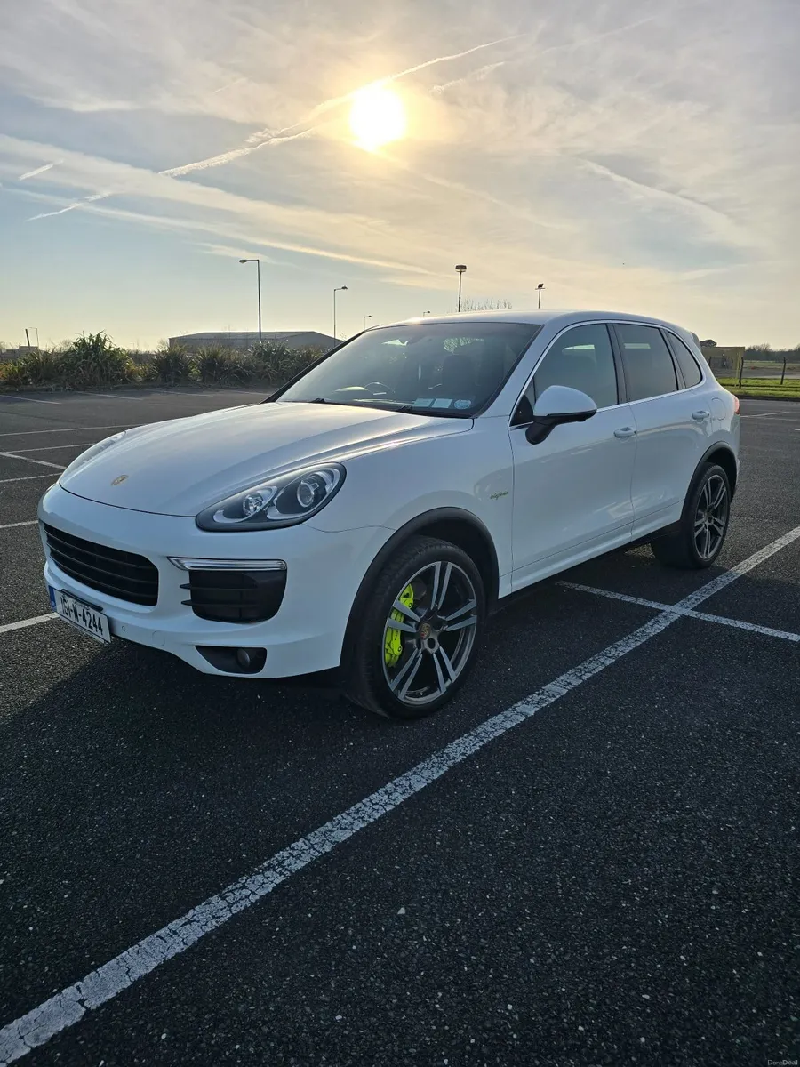 2016 Porsche Cayenne S E-Hybrid - Image 3