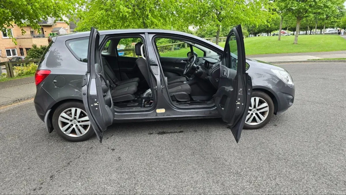 Vauxhall Meriva 2011 good condition family car - Image 3