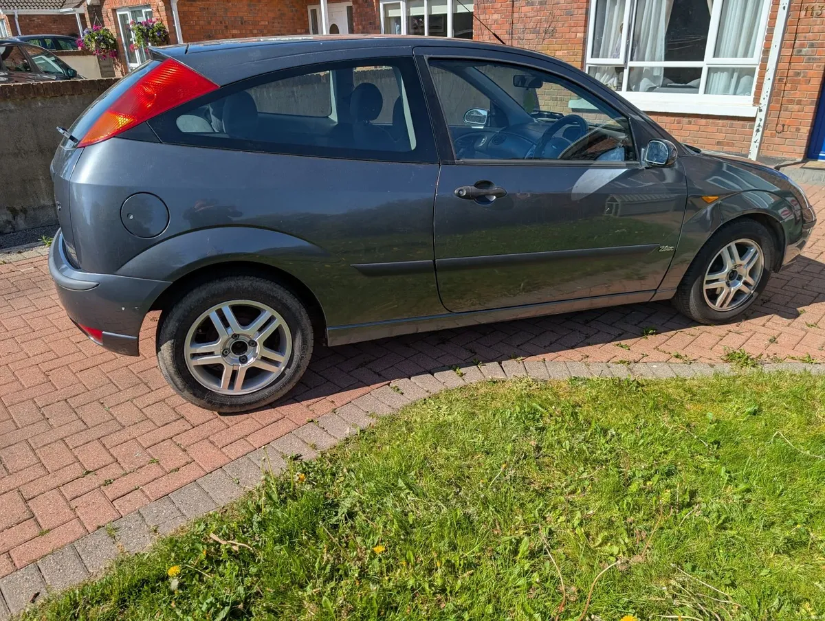 2004 Ford Focus 1.6 Zetec Automatic – 3 Door Hatch - Image 3
