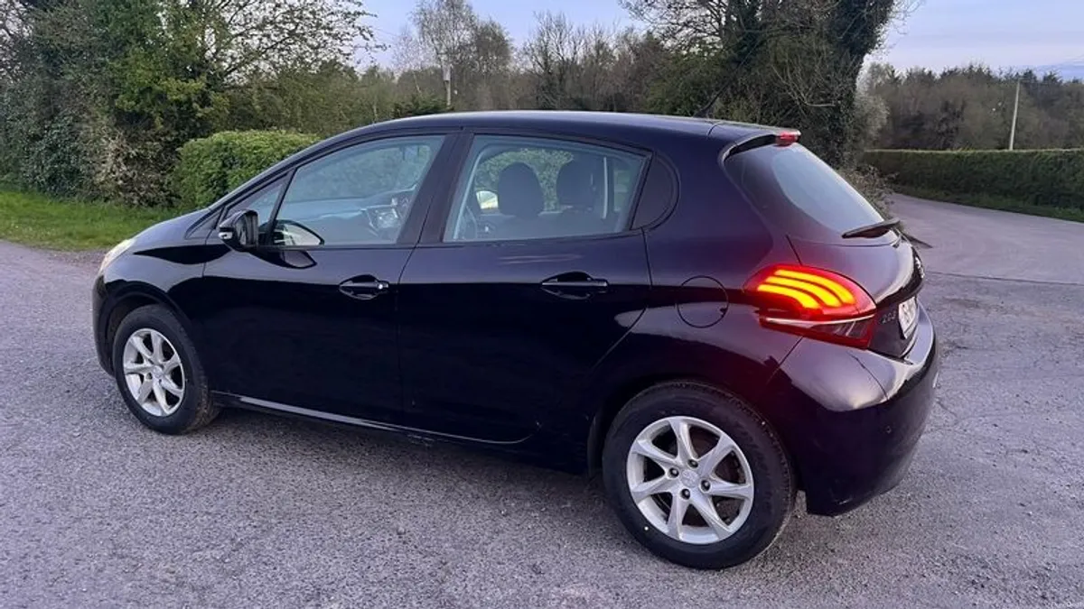 2016 Peugeot 208 - Image 5