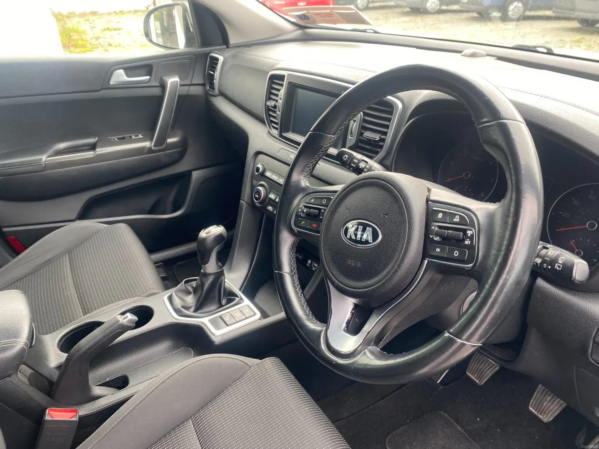 2017 Kia Sportage 2 ISG 114BHP 5DR - Image 4