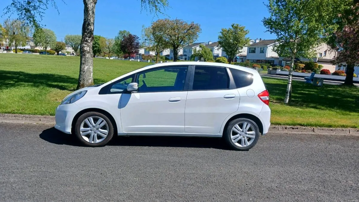 2014 Honda Jazz 1.4 I-VTEC ES+ - Image 3