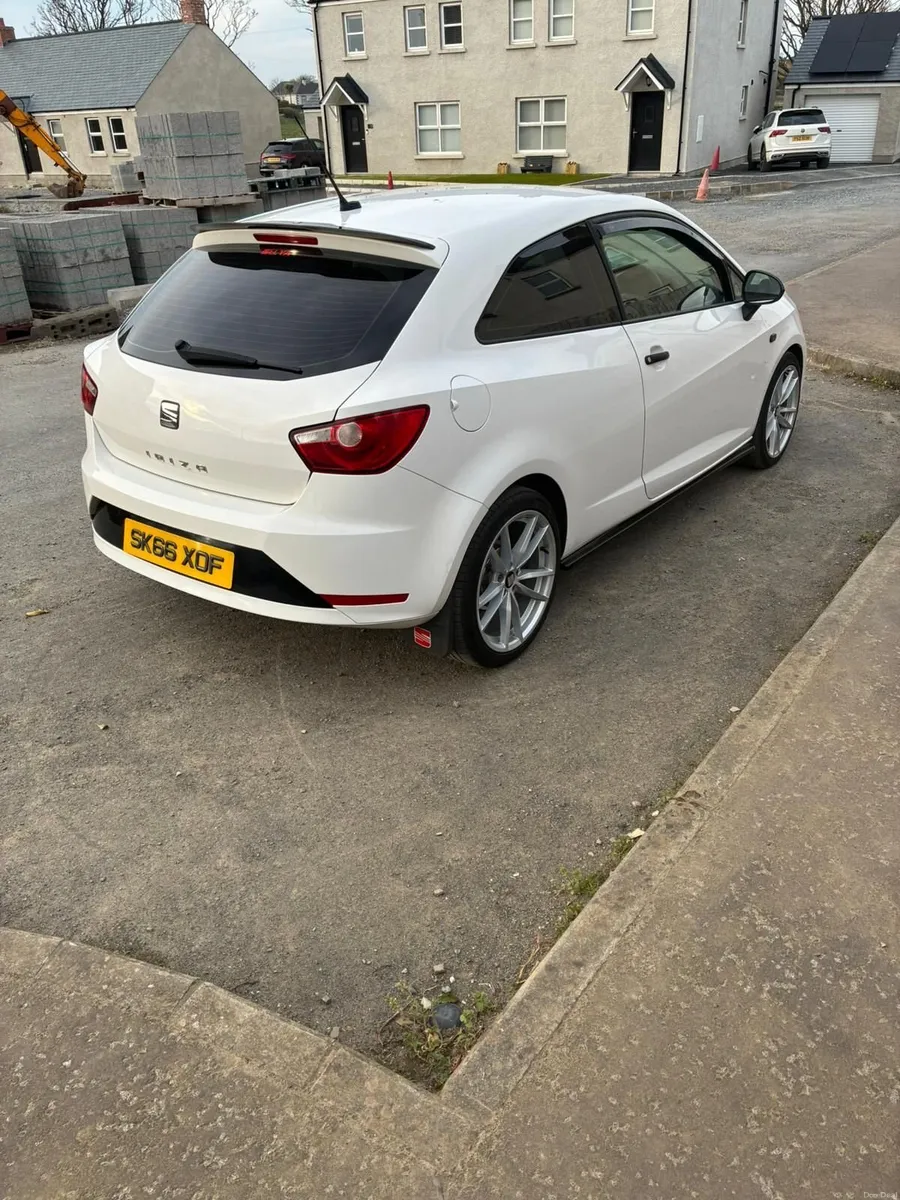 SEAT Ibiza 2016 - Image 2