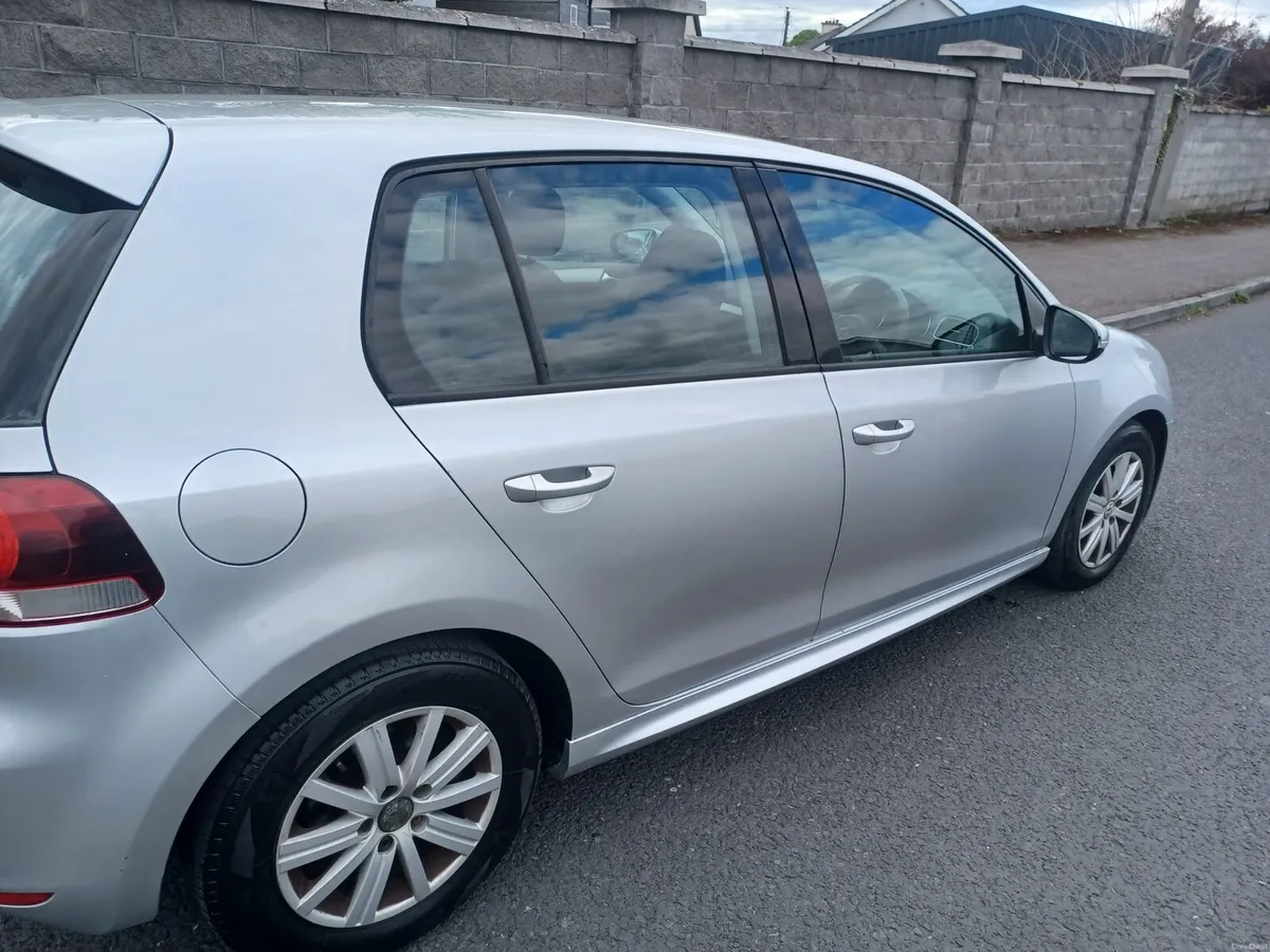 Volkswagen golf - Image 4