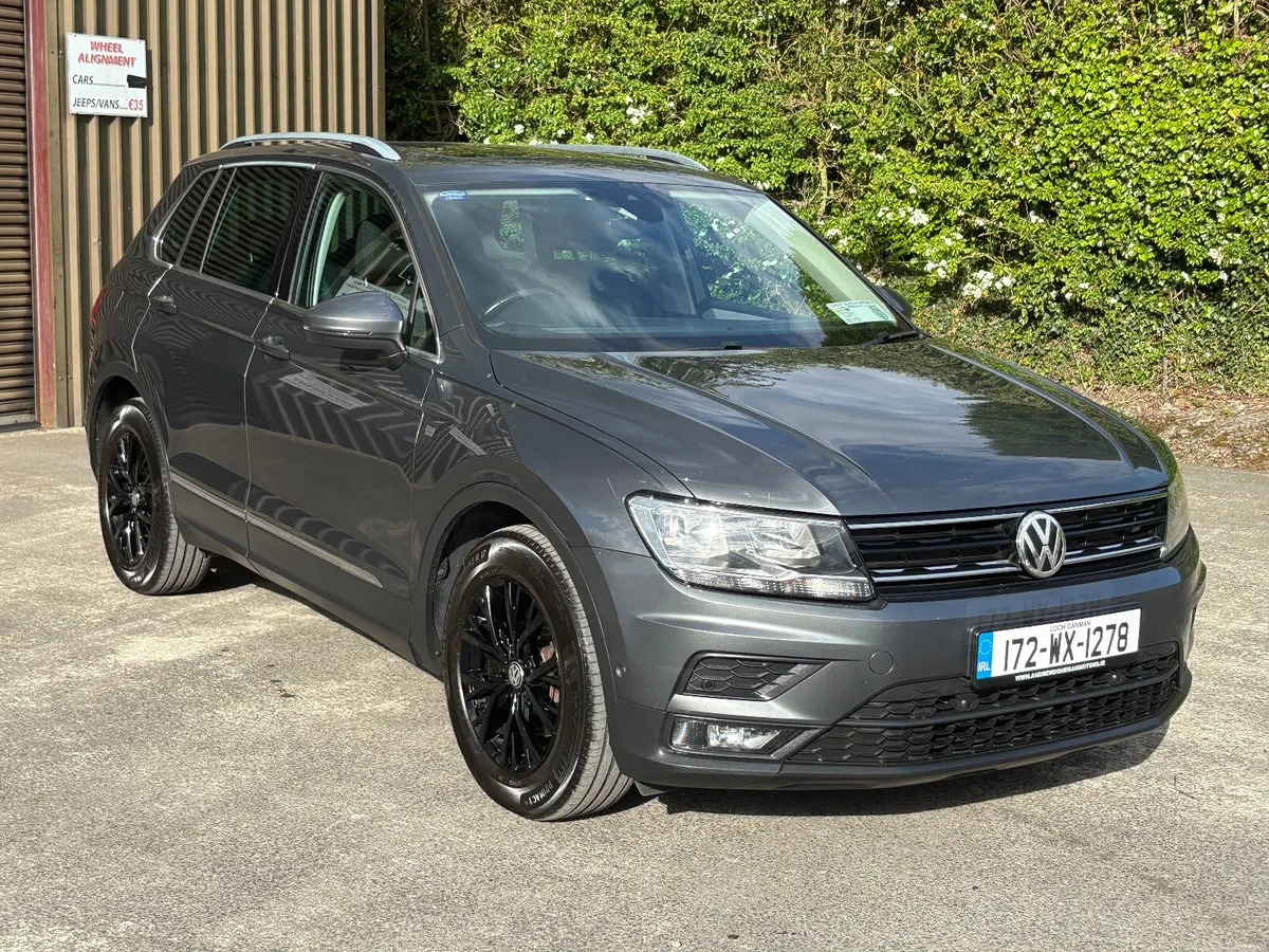 Volkswagen Tiguan 2017 1 OWNER PRISTINE CONDITION - Image 4