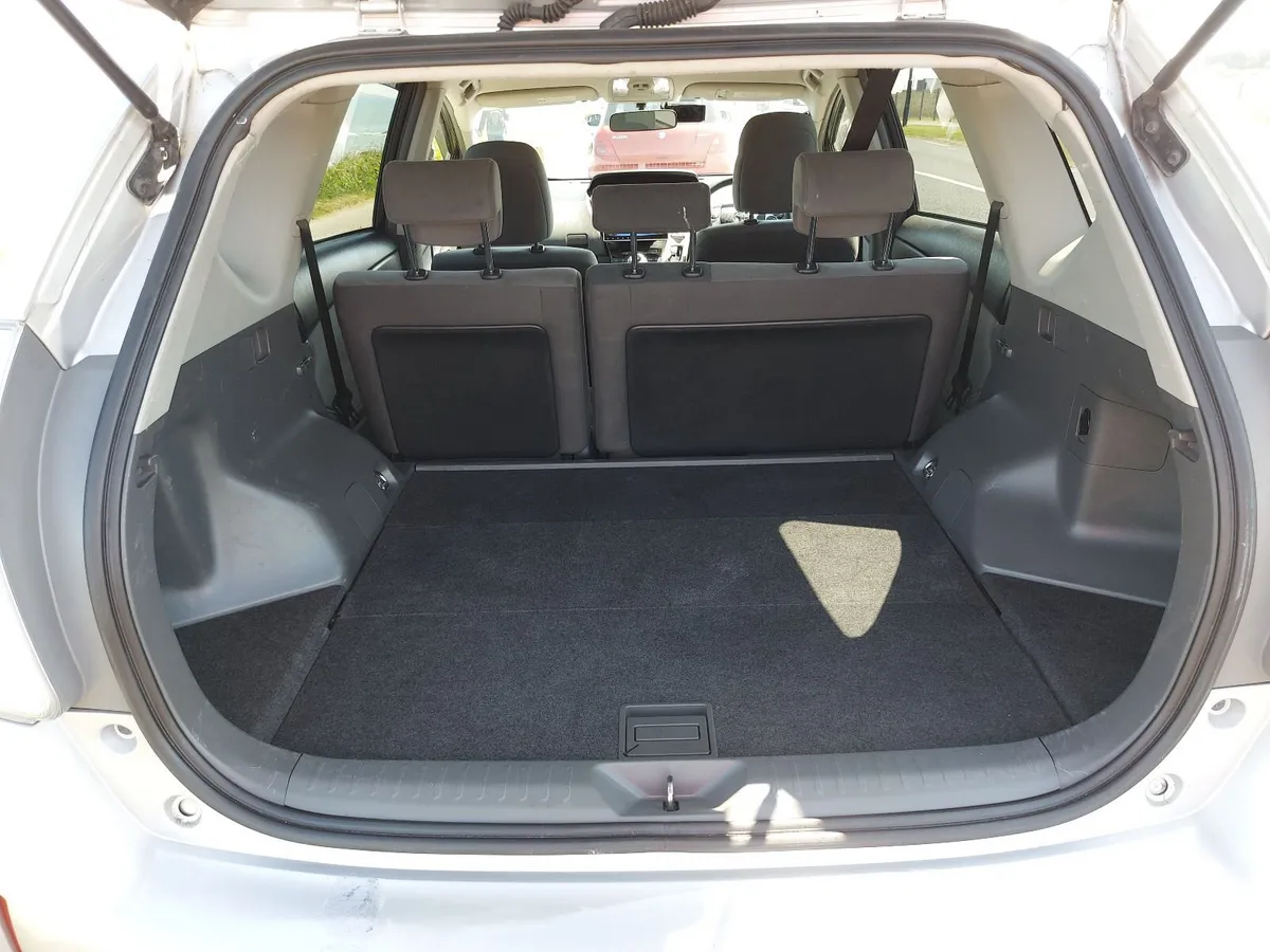Toyota Prius  ALPHA 2013 HYBRYD - Image 3